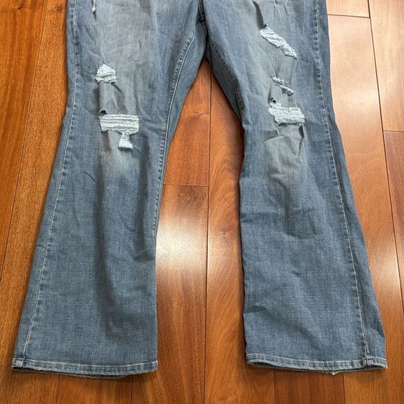 NWT Levis Jeans 725 High Rise Bootcut Light Wash Distressed Womens Size 22W - Picture 3 of 12